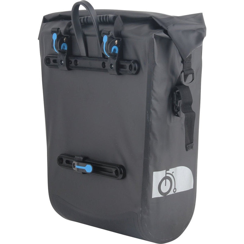 Laden Sie das Bild in Galerie -Viewer, De HikeMeister® Prophete Roll top E bike Luxe waterdichte enkele 20 liter fietstas – zwart – met reflectie veiligheid – 100% Waterdicht met schouderriem
